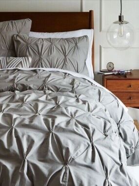 SOLD OUT West Elm Feather Gray Organic Cotton Pintuck King/Cal King Duvet Set